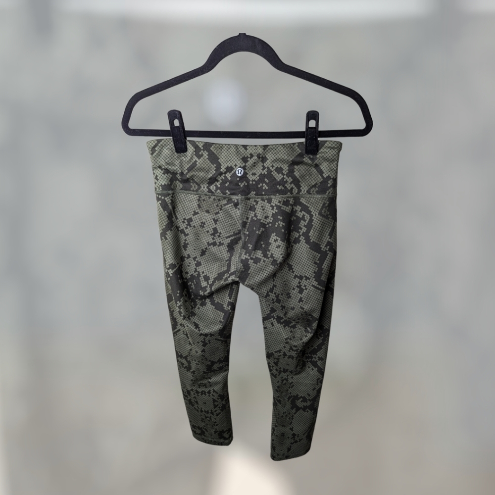 Lululemon Wunder Under Crop III *Full-On Luon